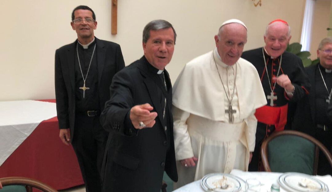 El Monseñor dijo que los colombianos deben asistir a las urnas. 