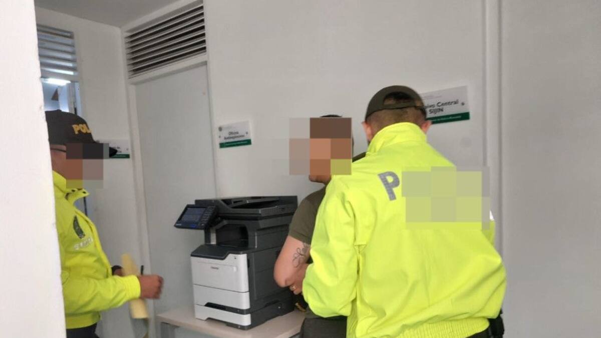 Capturan a Policías en Caldas que estarían involucrados en redes del clan del Golfo
