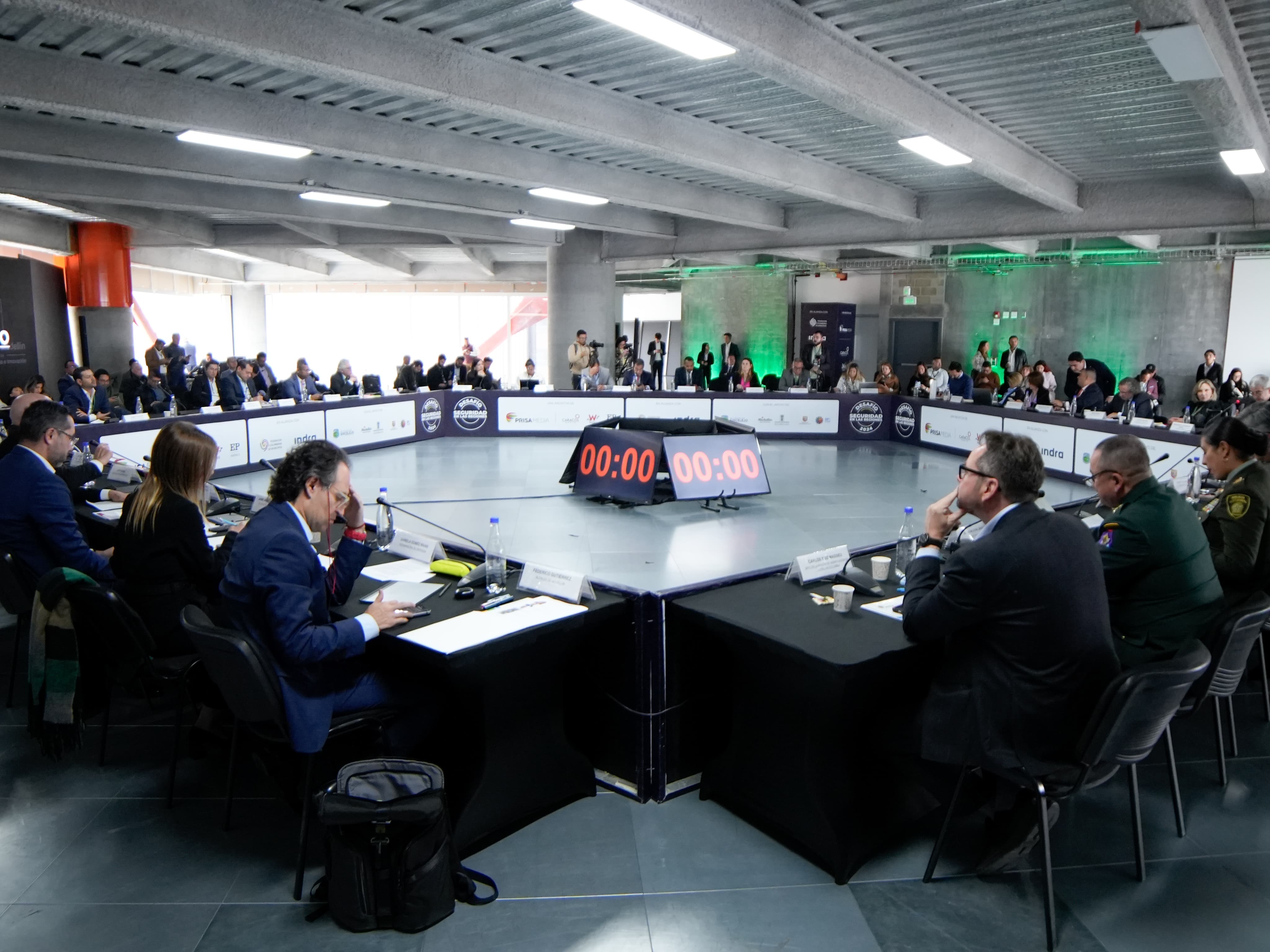 Encuentre los vídeos con las opiniones de algunos panelistas en el canal de YouTube de Caracol Radio. | Foto: Prisa Media