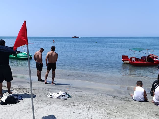 Restringen el baño en El Rodadero por presencia de medusas