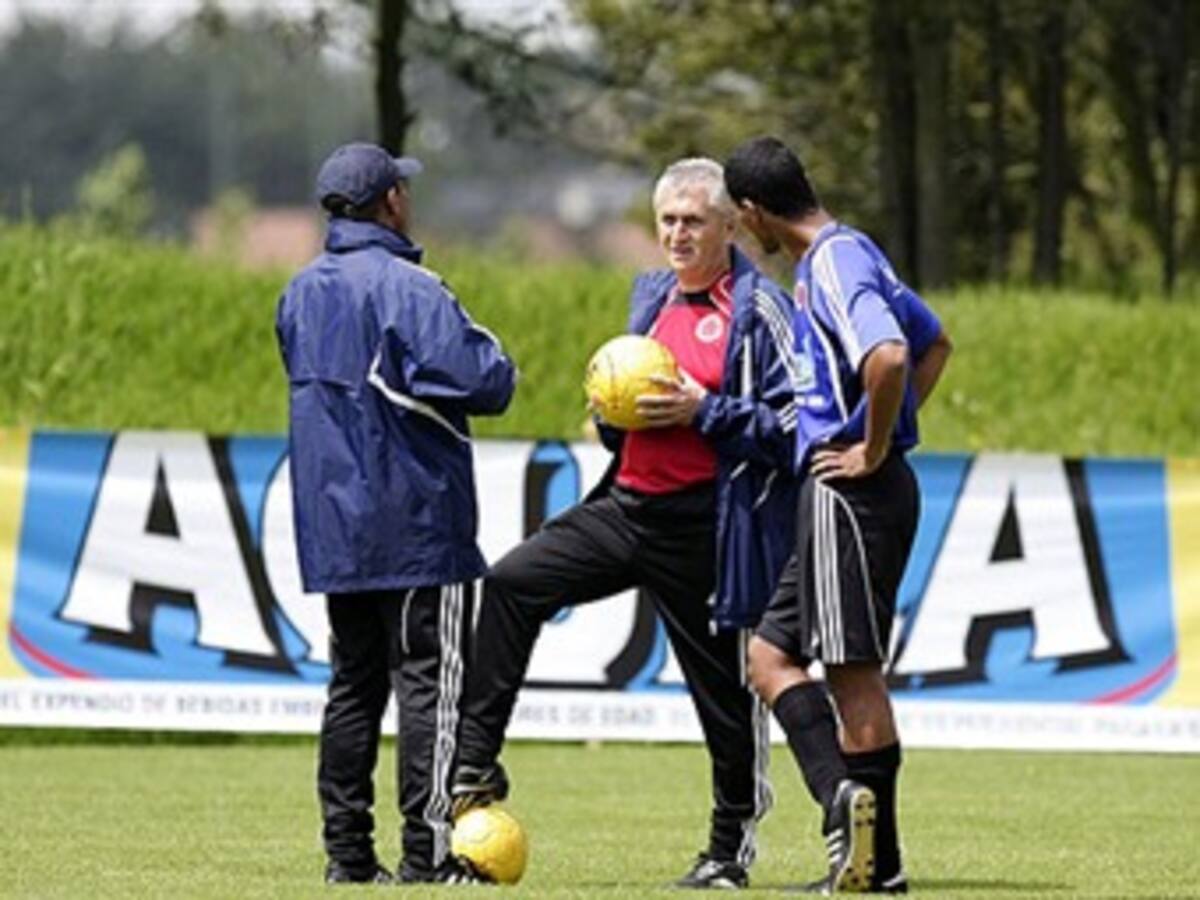 Federación Colombiana de fútbol oficializa la salida del técnico Eduardo Lara