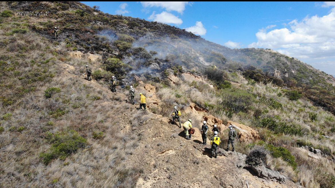 Incendio forestal en inmediaciones al relleno Doña Juana. Foto: Cortesía Cuerpo de Bomberos de Bogotá.