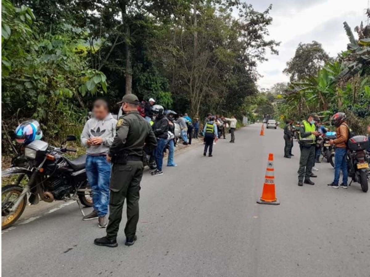 Inmovilizan 6 motocicletas e imparten 10 comparendos por piques ilegales