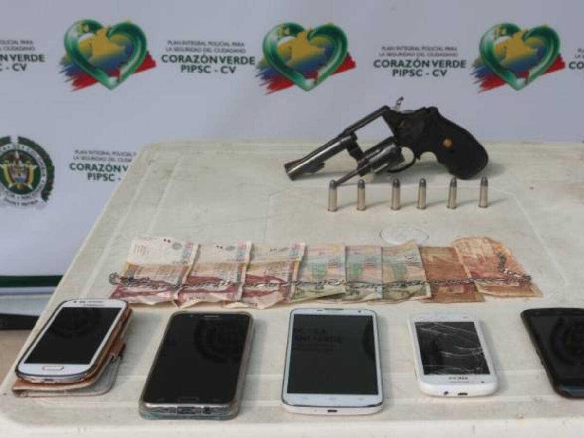 Policía de Cartagena frustra hurto a buseta del servicio público