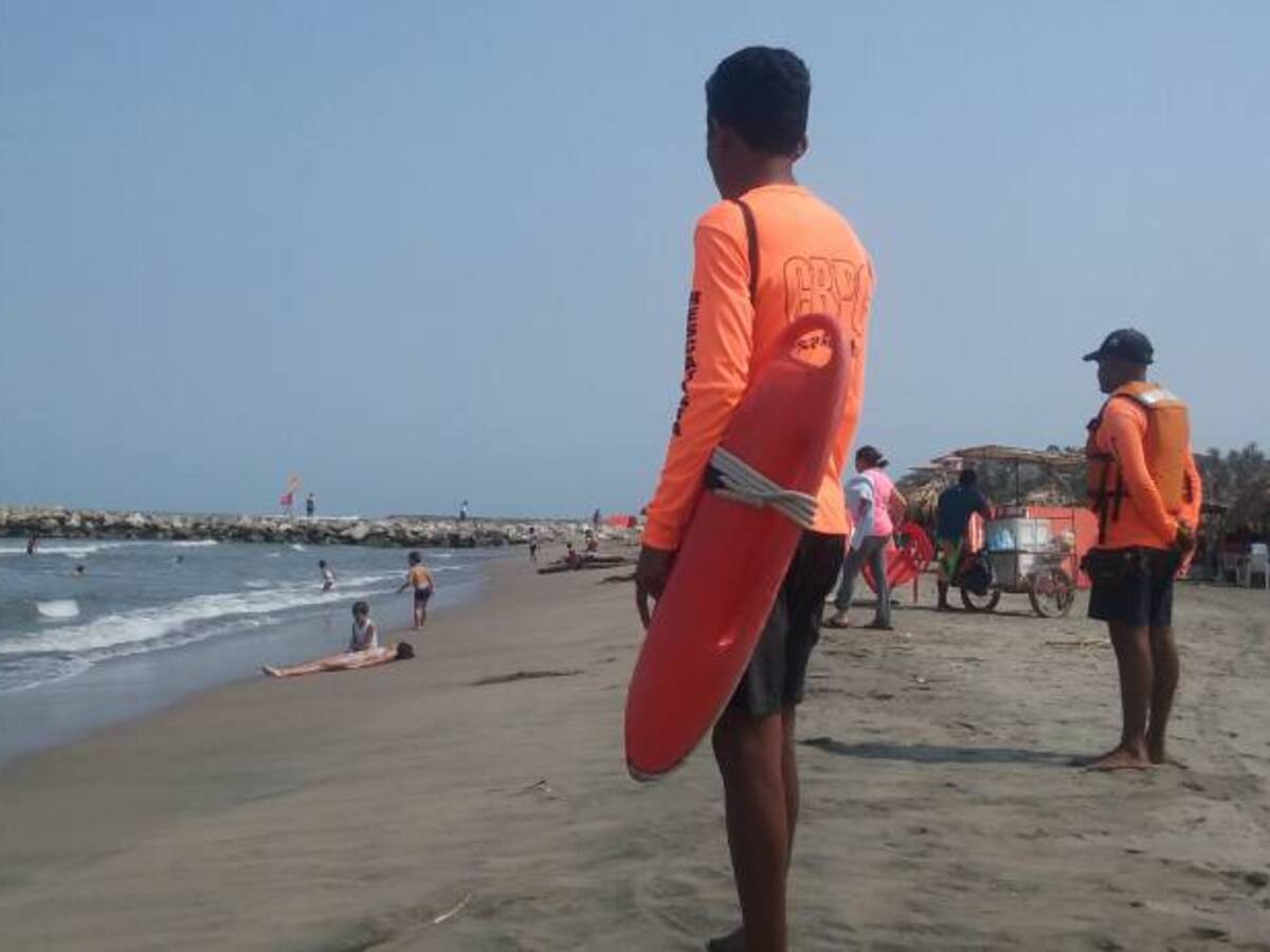 Más de 50 rescatistas vigilan playas de Puerto Colombia