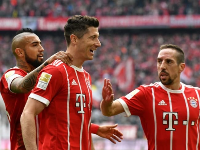 Bayern Múnich sin James golea 6-0 al Hamburgo