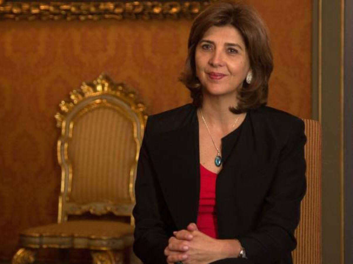 Canciller Holguín rechaza amenaza para atacar a Colombia