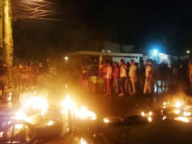 Habitantes de Ciudadela 2000 quemaron llantas en protesta contra Electricaribe