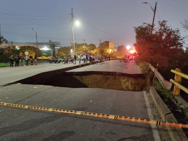 Vi carros en el hueco y escuché voces pedían auxilio: testigo del colapso puente en Soledad