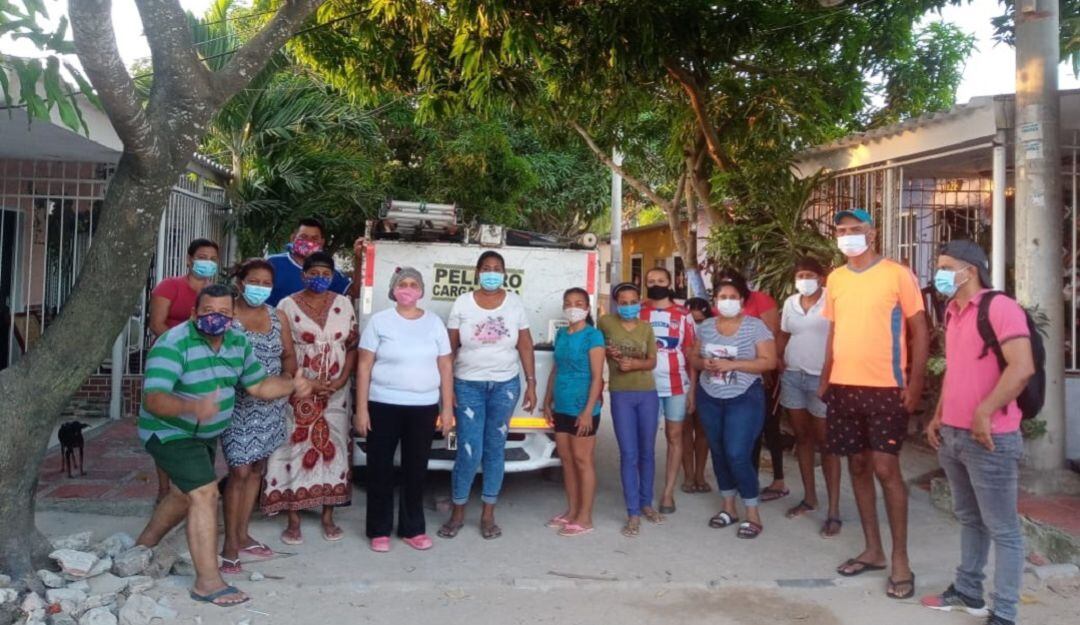 Los vecinos del barrio Los Fundadores de Soledad mantienen una camioneta retenida de la empresa Air-e por la falta de energía.