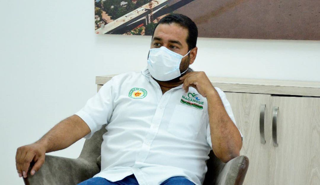 Según el alcalde Carlos Cabrales, estos sujetos están amedrentando a la población haciendo reuniones en canchas de fútbol