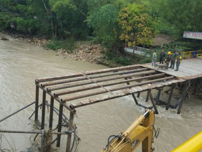 Desmontan puente que estuvo a punto de causar una tragedia en Acacias