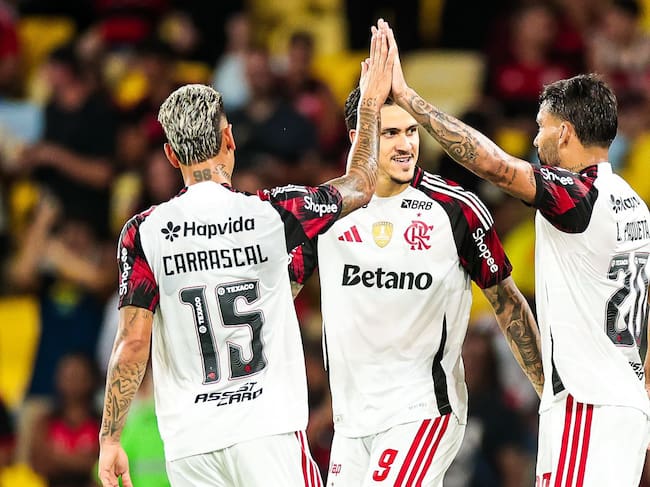 Jorge Carrascal brilla con dos asistencias en histórica goleada de Flamengo en el Campeonato Carioca / @Flamengo