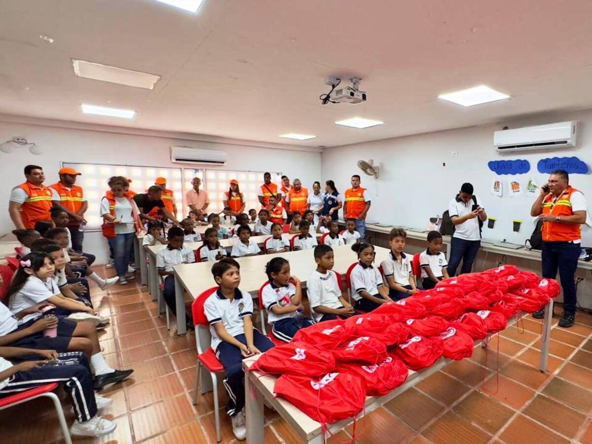 Intercambio de materiales aprovechables por kits escolares en la I.E Manuela Vergara de Curi