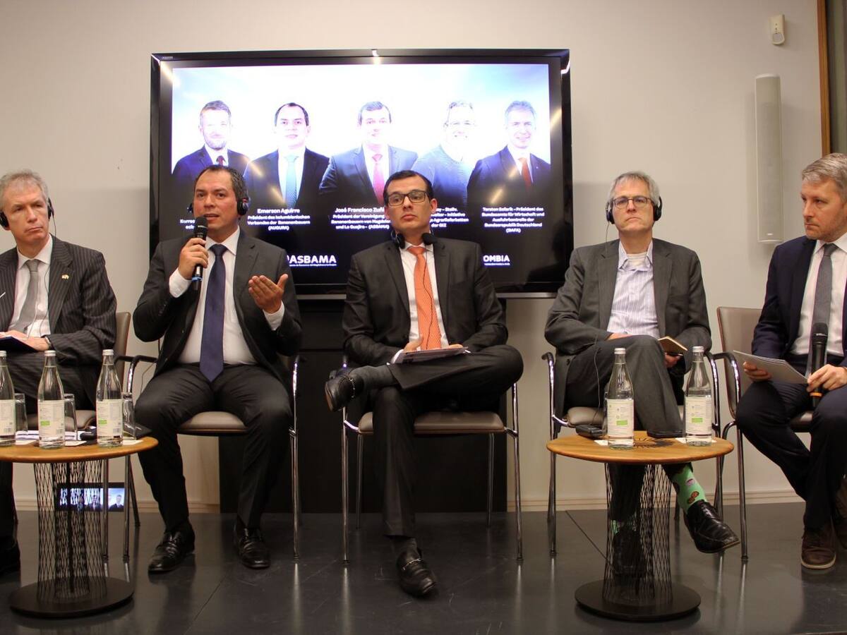 Empresarios bananeros buscan que el sector sea sostenible en el mercado global