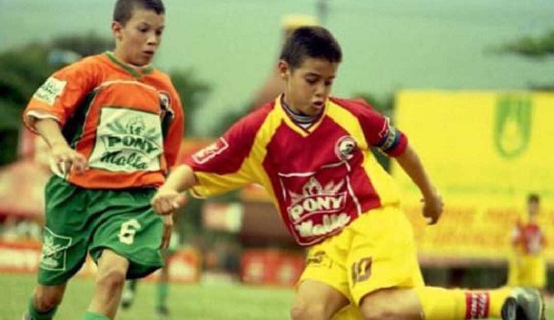 James Rodríguez y Matheus Uribe en el Pony Fútbol