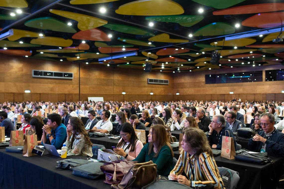 Durante el evento de WOBI en Medellín. Foto: Caracol Radio.