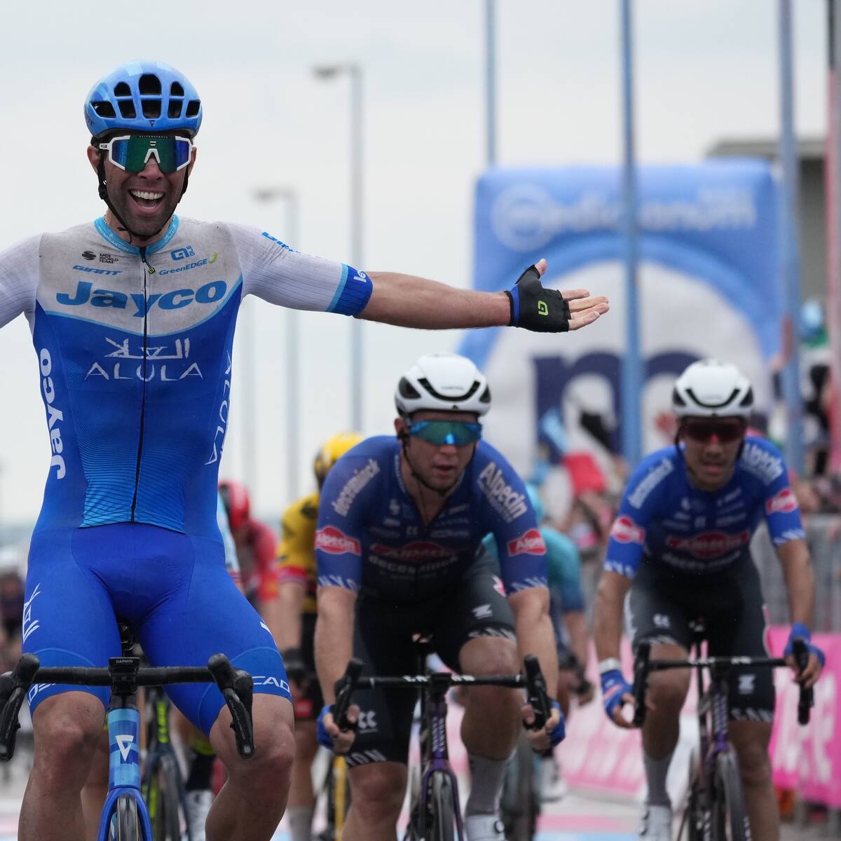 Michael Matthews gana la etapa 3 del Giro de Italia; Rubio fue el mejor colombiano