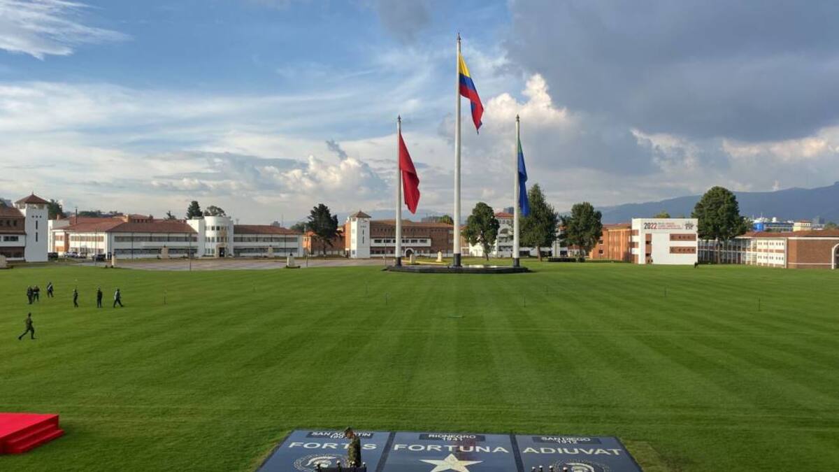 Cancelado evento de reconocimiento de tropas por ausencia de Gustavo Petro