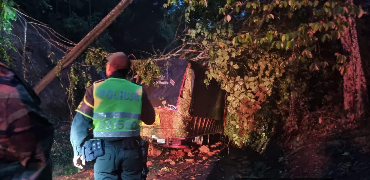 Las lluvias están dificultando la atención de los derrumbes. Foto: Cortesía.