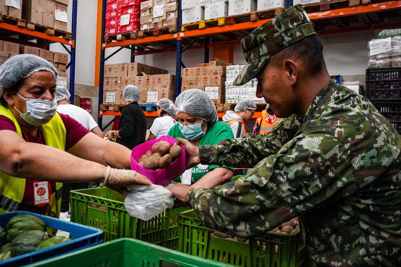 Ejército Nacional y Banco de Alimentos recaudan ayuda humanitaria. Cortesía: Ejército Nacional.