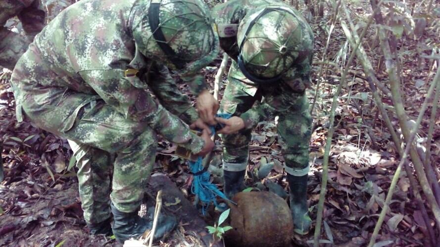 Desactivan cilindro bomba cerca de una escuela indígena en Vaupés. Foto: Ejército Nacional