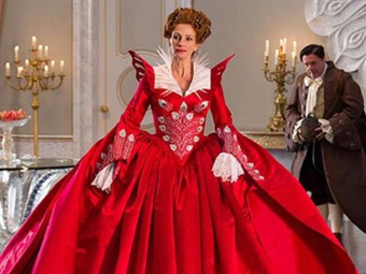Julia Roberts, una madrastra de altura para una 'Blancanieves' excesiva