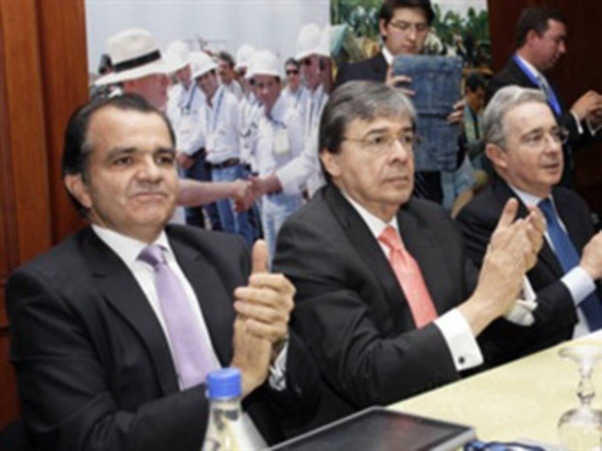 Habrá consulta interna para escoger candidato presidencial del Centro Democrático