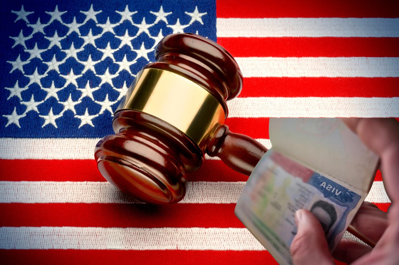 Foto de referencia. Bandera de EE. UU. y visa: Getty Images.