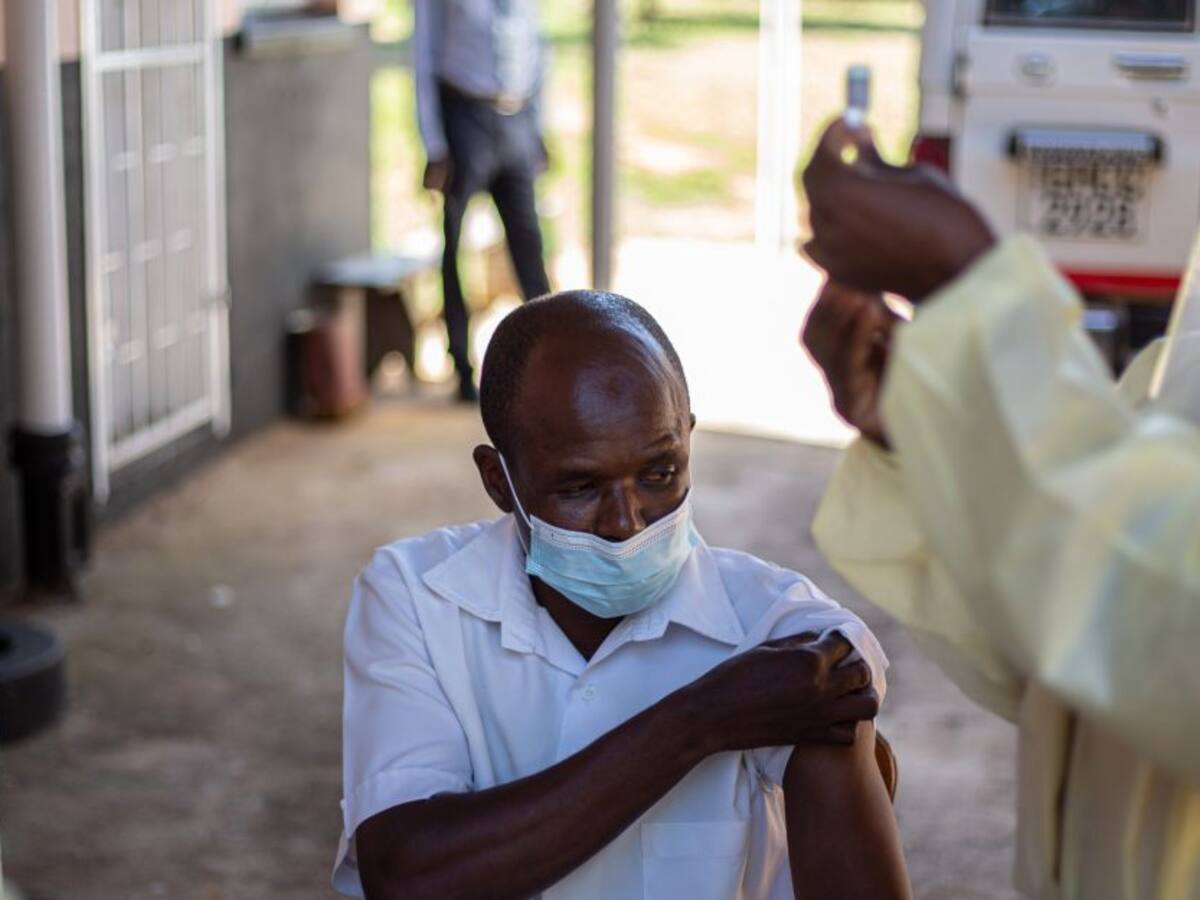 Unesco pide declarar vacunas como bien público mundial
