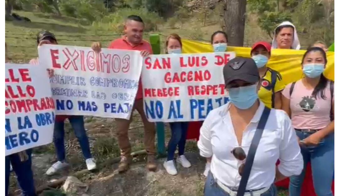 Protesta de la comunidad del Valle de Tenza. 