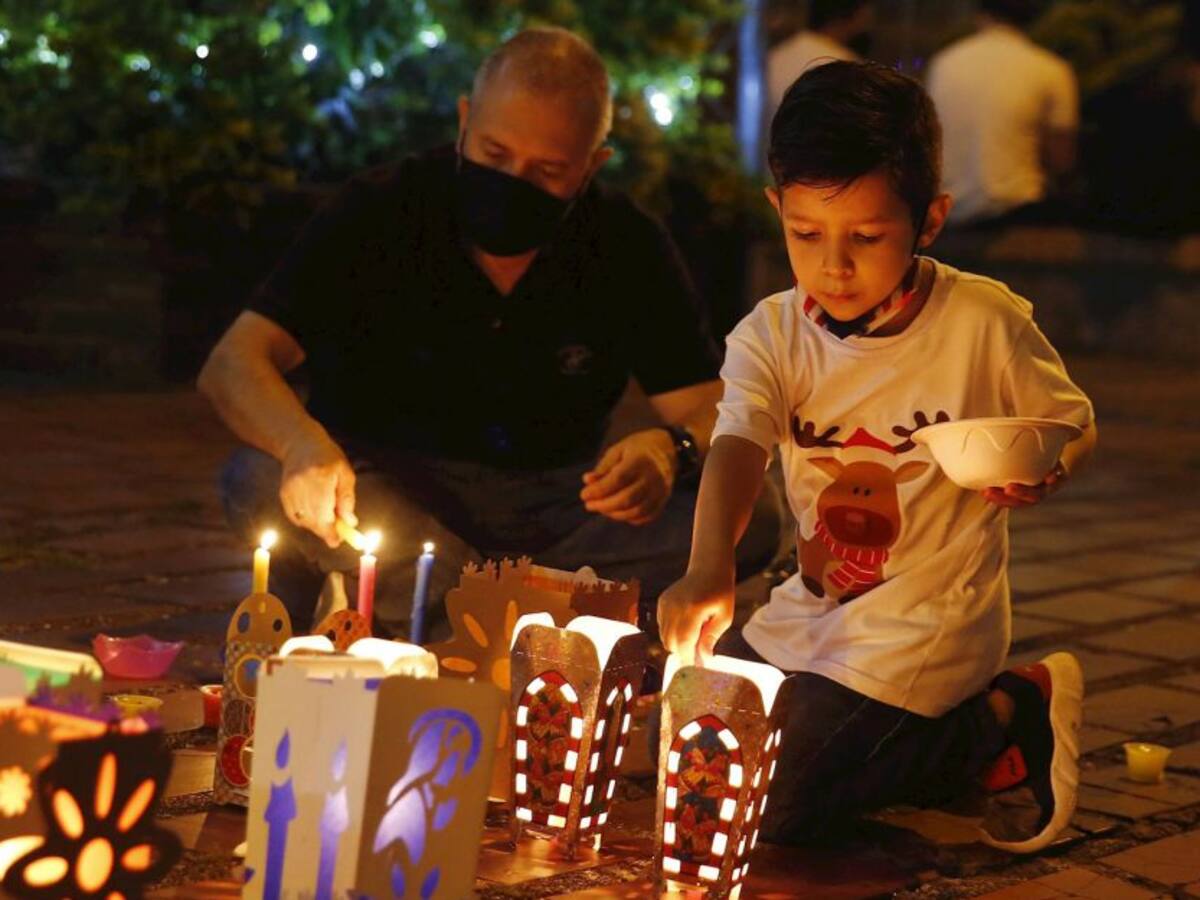 Colombia celebra su tradicional noche de las velitas pese a la pandemia
