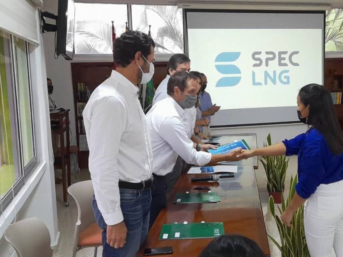 Surtigas, SPEC LNG y su Fundación Promigas otorgaron 17 becas en Cartagena