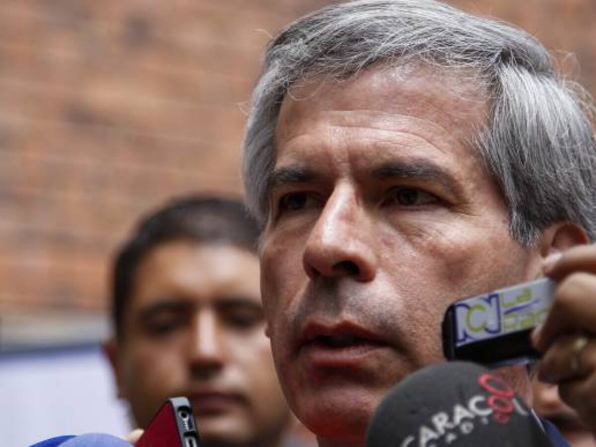 Gobierno responde críticas del procurador