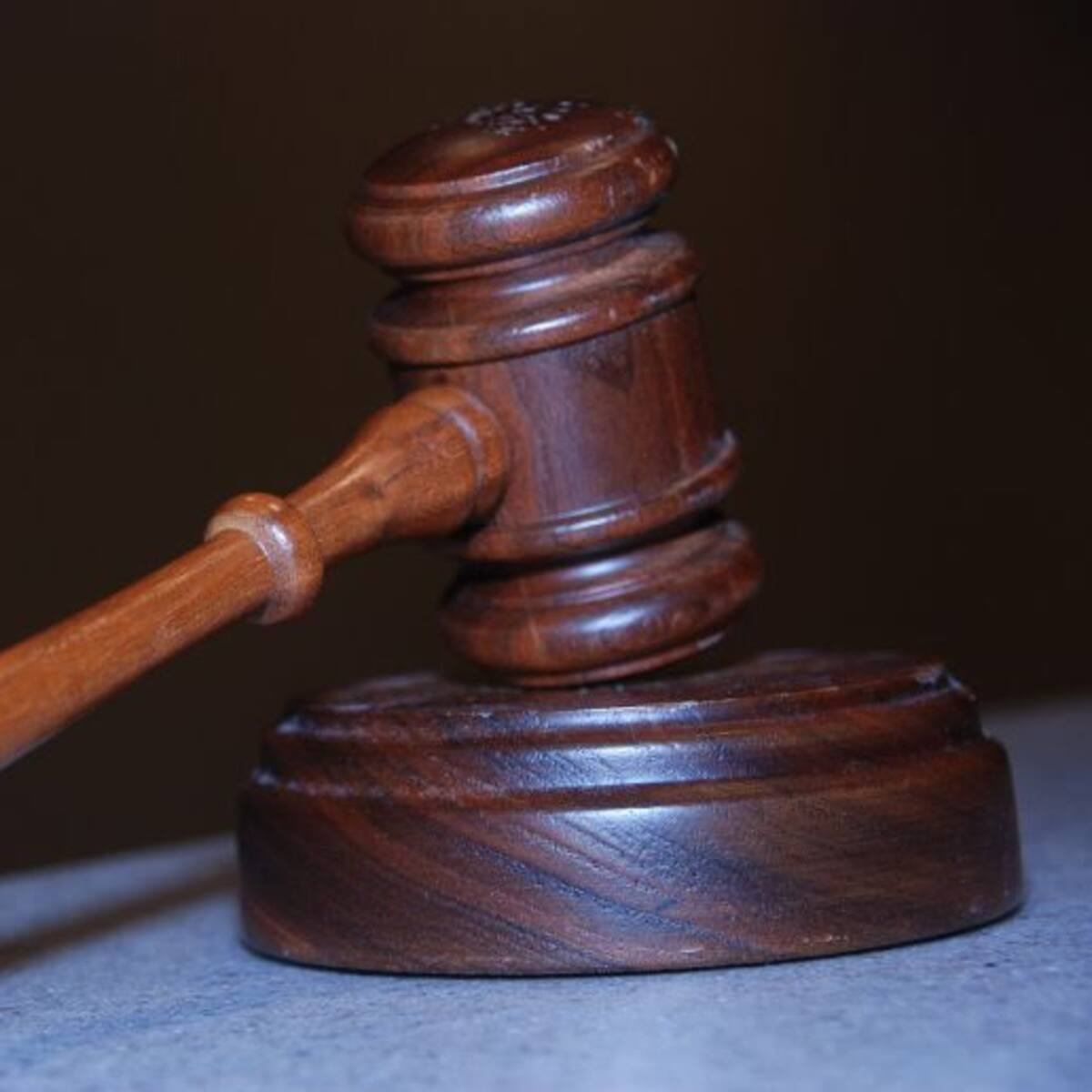 Mamá que grababa videos pornográficos con sus dos hijas menores, fue condenada en Medellín