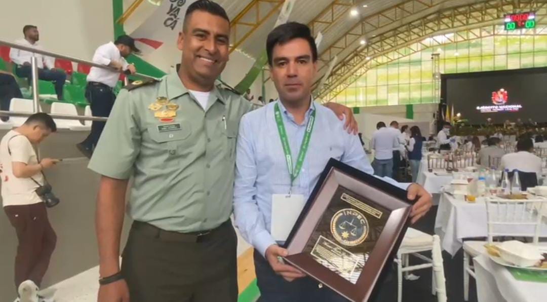 El mandatario de Sogamoso, Boyacá, Mauricio Barón Granados recibió la exaltación por su trabajo con los internos del municipio / Foto: Caracol Radio