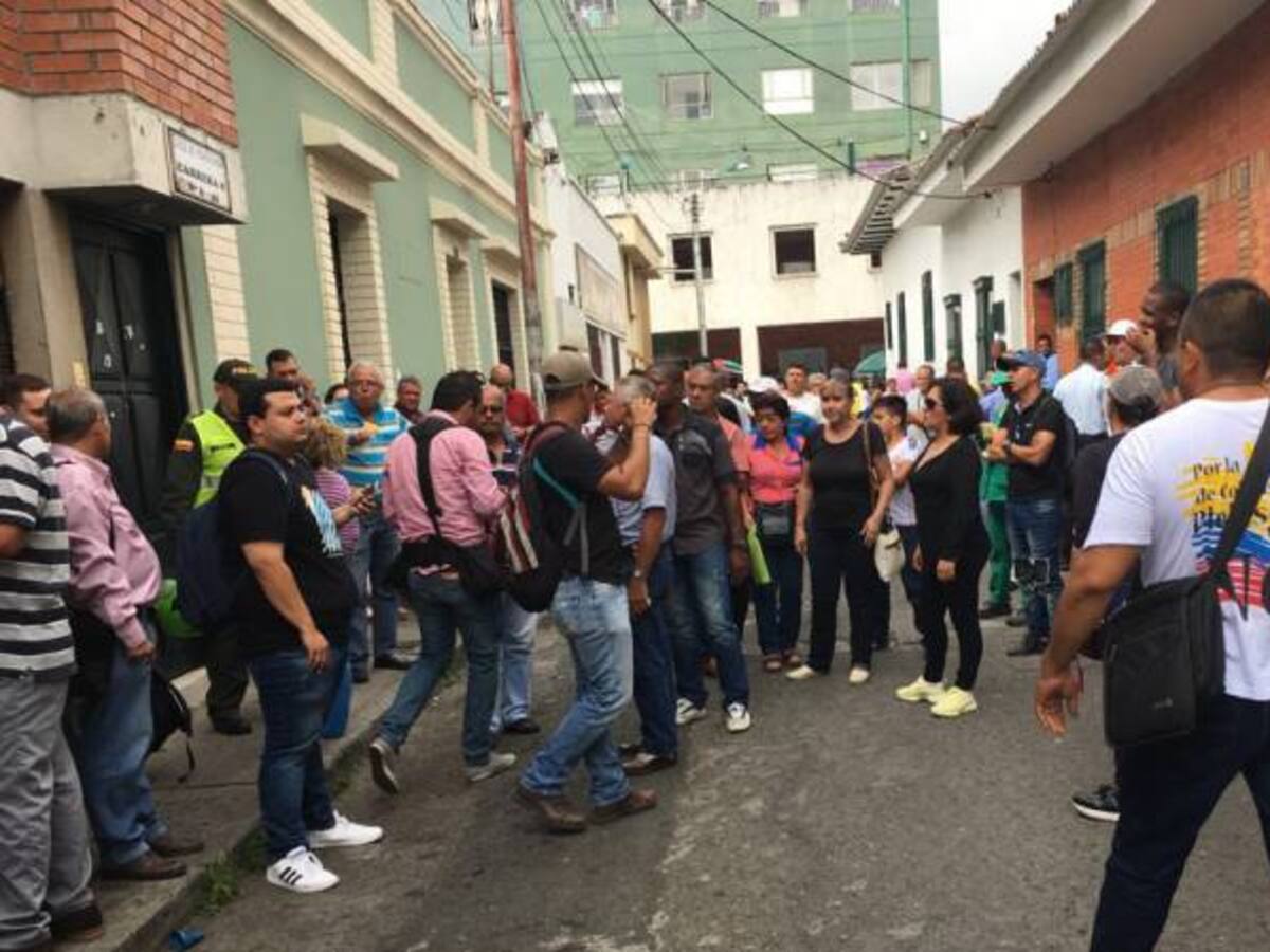 Con arengas de "asesino" fue recibido Timochenko en Cali y Yumbo