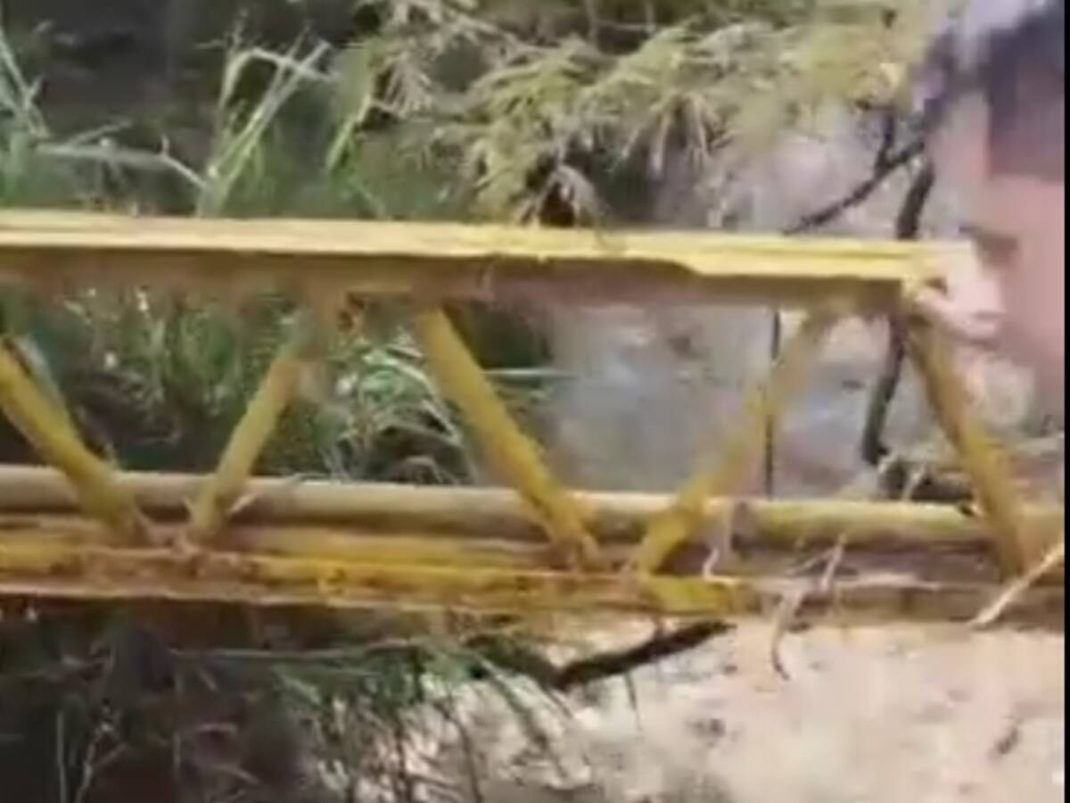 Hombre fue arrastrado por avalancha de una quebrada y salvó su vida de milagro