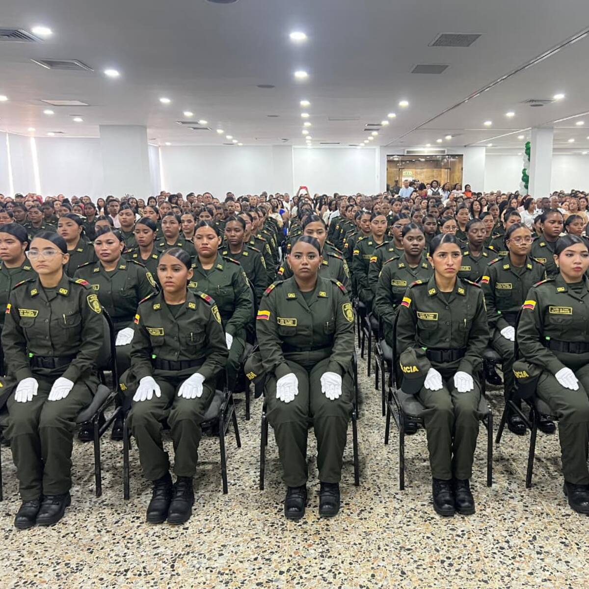 283 jóvenes realizaron la ceremonia de juramento de bandera como auxiliares de Policía