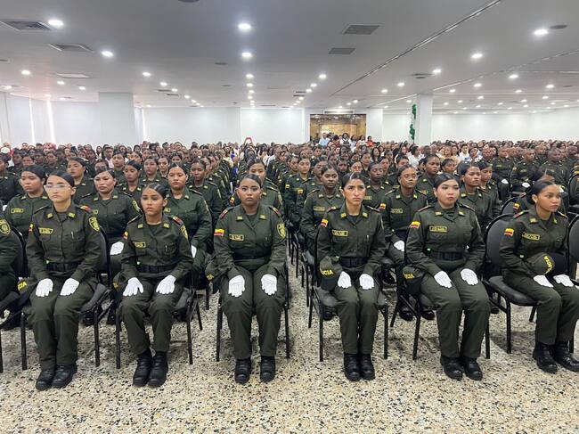 283 jóvenes realizaron la ceremonia de juramento de bandera como auxiliares de Policía