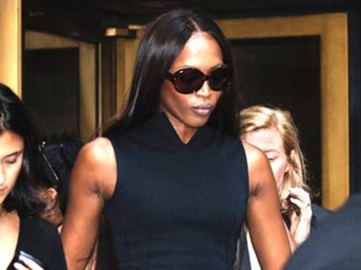 Naomi Campbell pega y araña a un fotógrafo en la isla italiana de Lipari