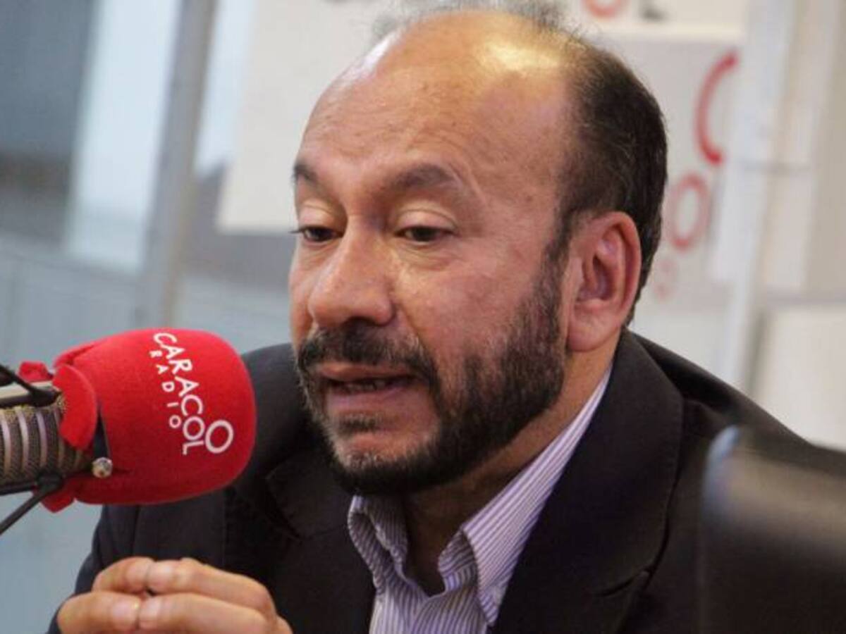 No se entiende por qué no han bombardeado campamentos del ELN: Rangel