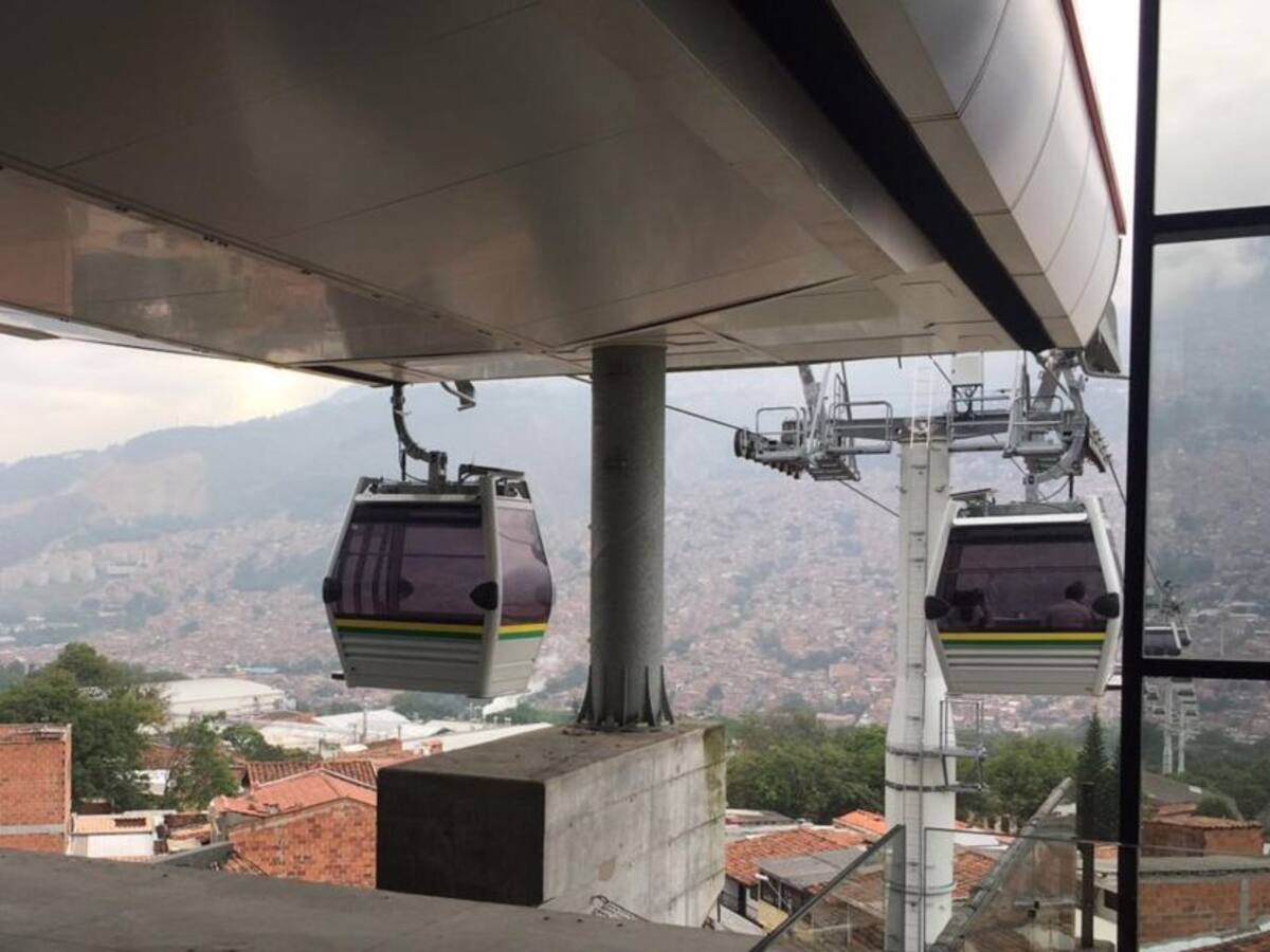 Pareja causa indignación por grabación de video porno en Metrocable de Medellín