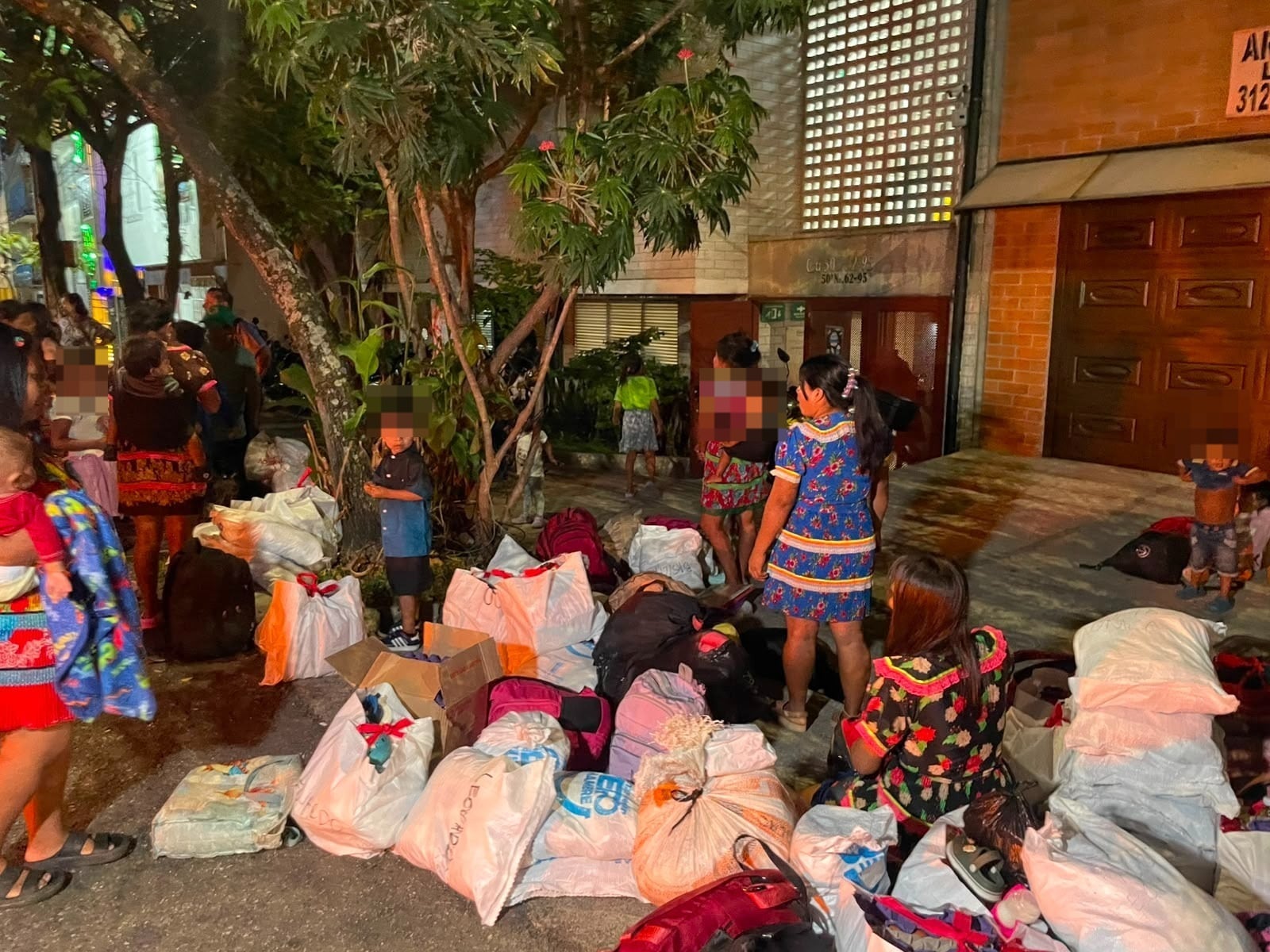 Indígenas desplzados en Medellín retornaron al Chocó - foto alcaldía de Medellín