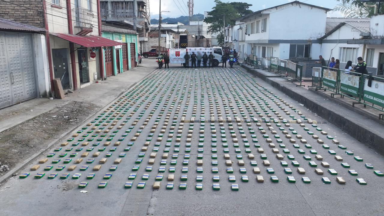 1.400 kilos podrían alcanzar un valor entre 1.100 y 1.600 millones de pesos. Foto policía Huila.