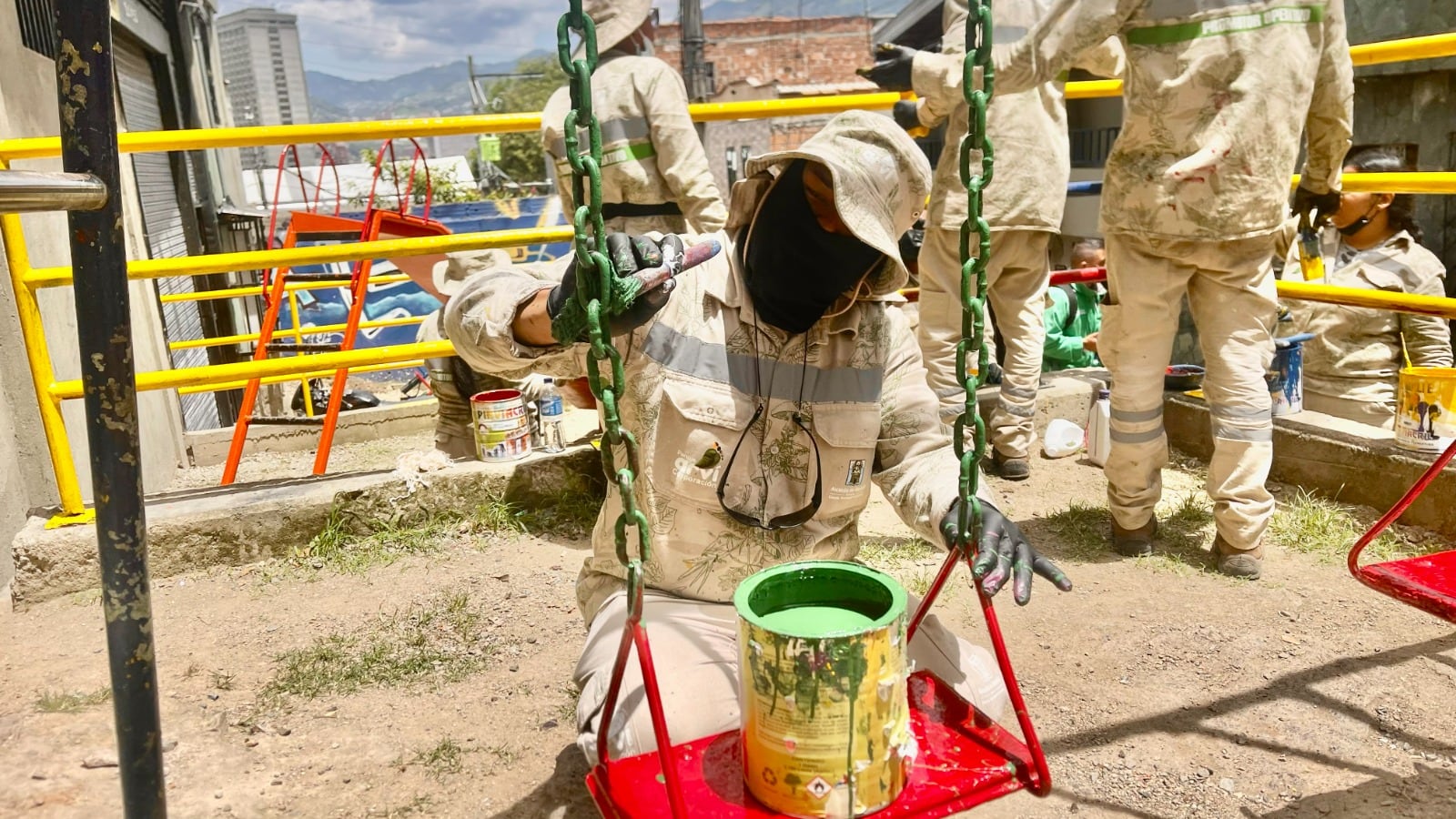 Renovación del espacio público en Niquitao permite retirar cerca de 28 metros cúbicos de residuos. Foto: Alcaldía de Medellín.