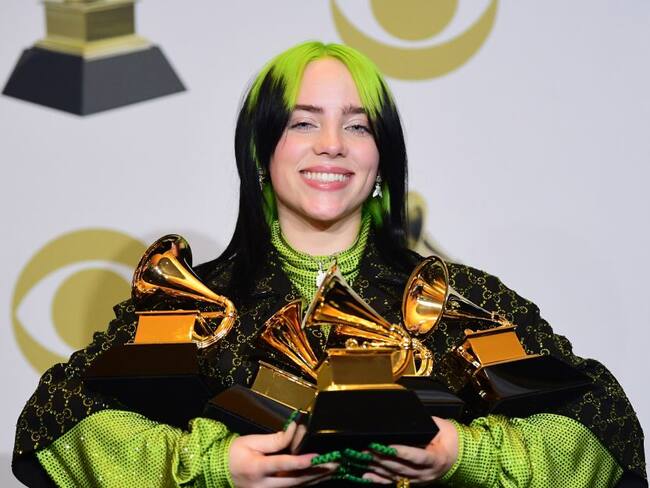 Billie Eilish arrasa en los Grammys dedicados a Kobe