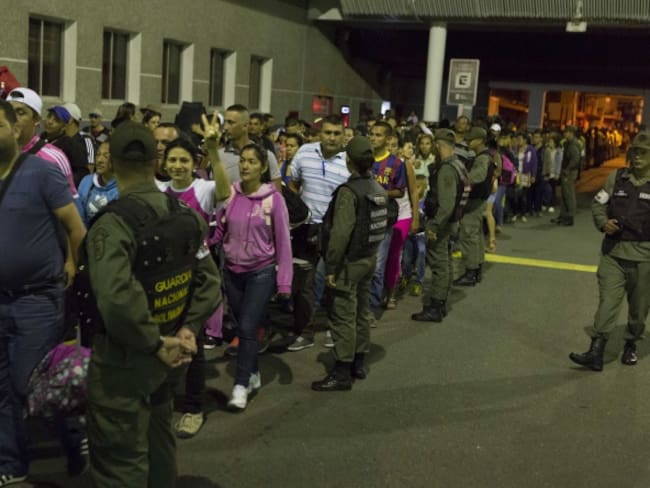 Maduro ordena el cierre de la frontera con Colombia por 72 horas