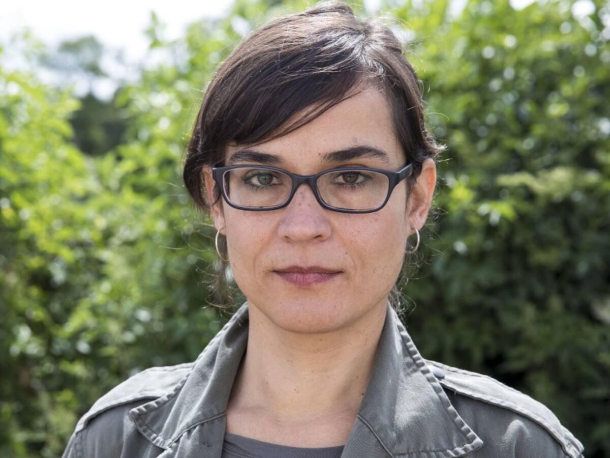 Pasar fijándose: una recopilación de columnas escritas por Carolina Sanín