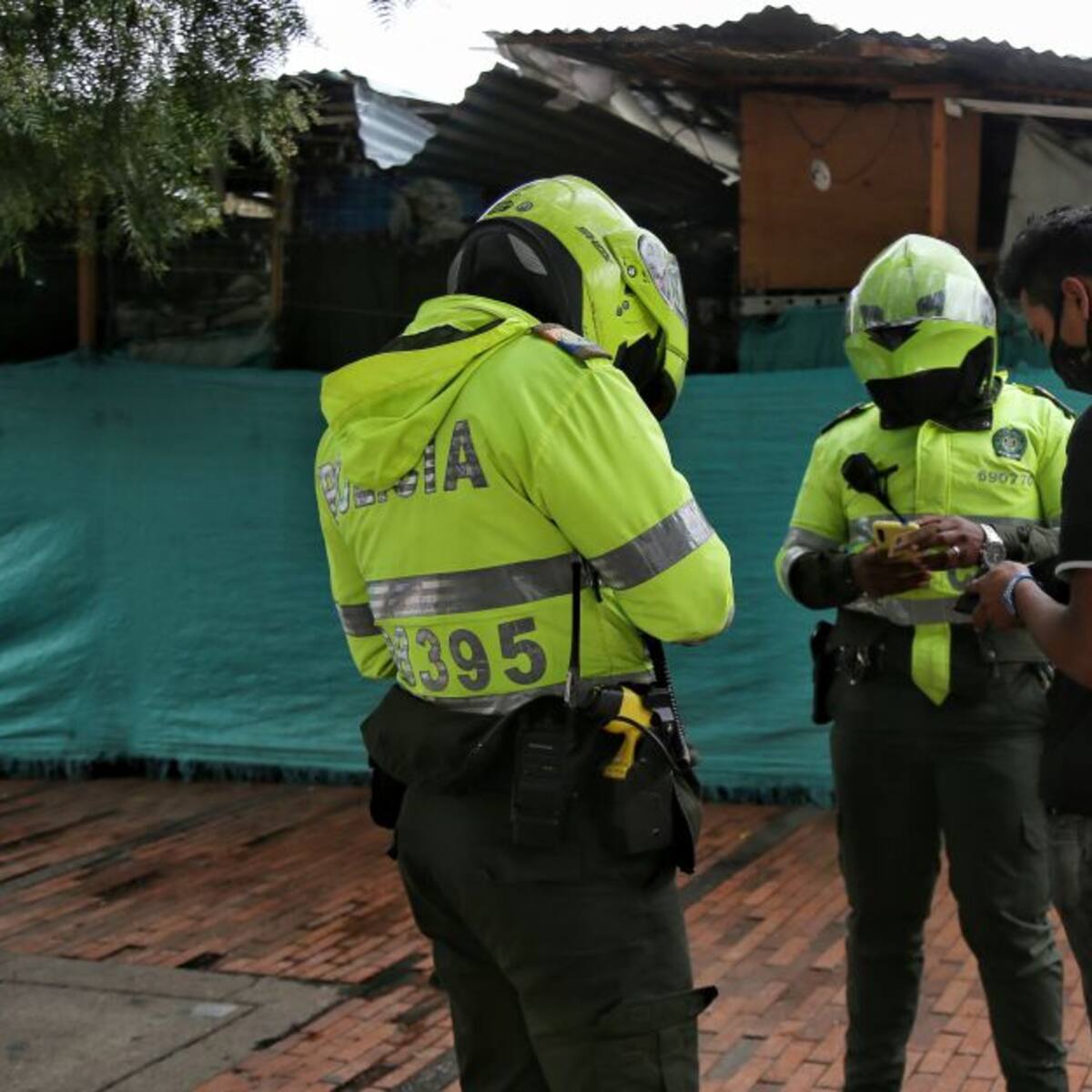 En Santa Marta delincuentes les roban armas de dotación a dos policías